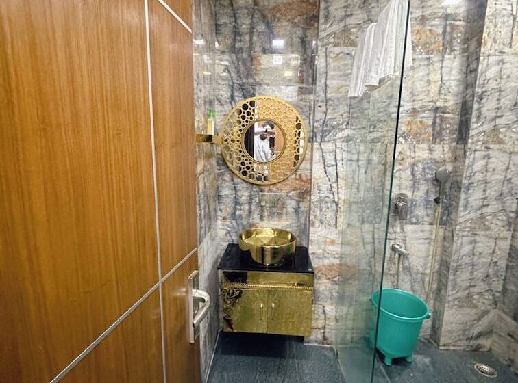 酒店 Goroomgo Omasha Residency Noida