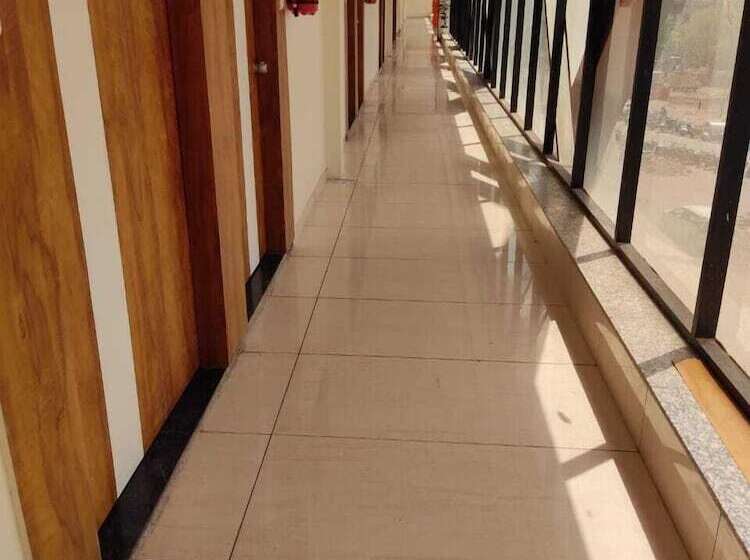 هتل Krishna Villa