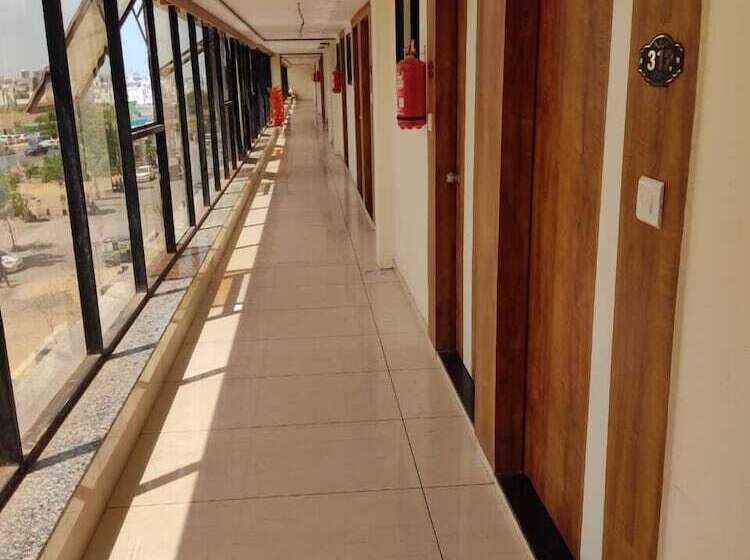 هتل Krishna Villa