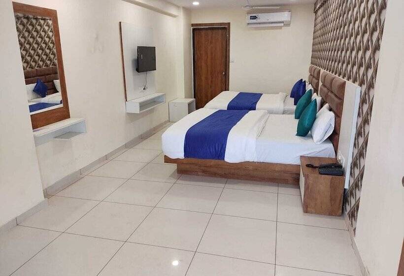 هتل Krishna Villa