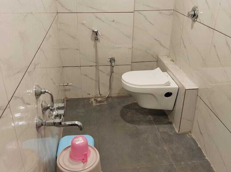 هتل Krishna Villa