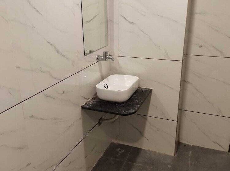 هتل Krishna Villa