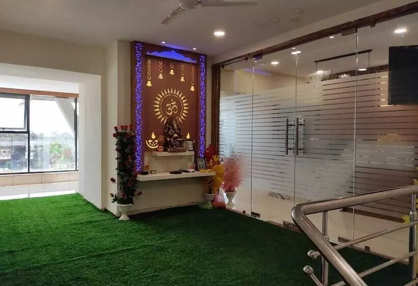 ホテル Krishna Villa
