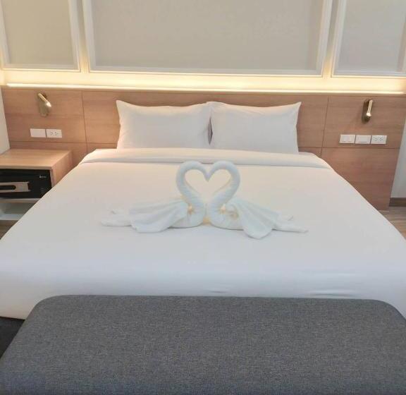 Отель Mayflower Grande Suite