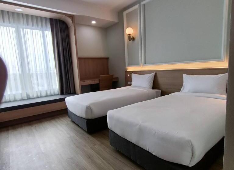 Отель Mayflower Grande Suite