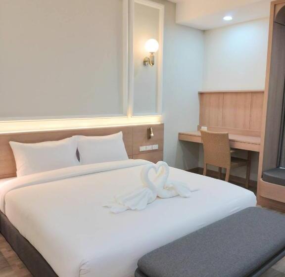 Отель Mayflower Grande Suite