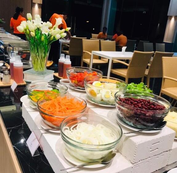 Отель Mayflower Grande Suite