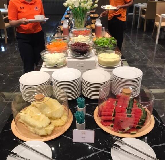 Отель Mayflower Grande Suite