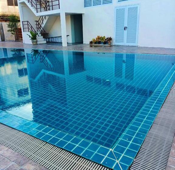 Отель Mayflower Grande Suite