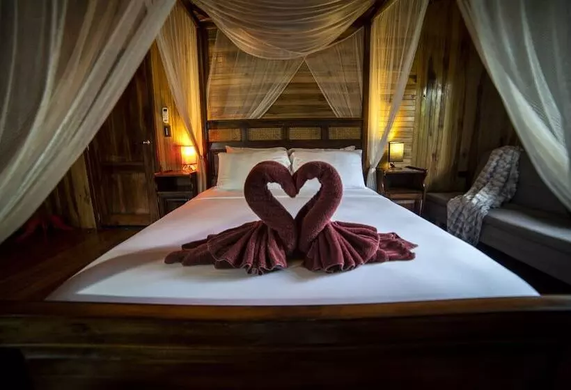 ホテル The River House   Upscale Lodge