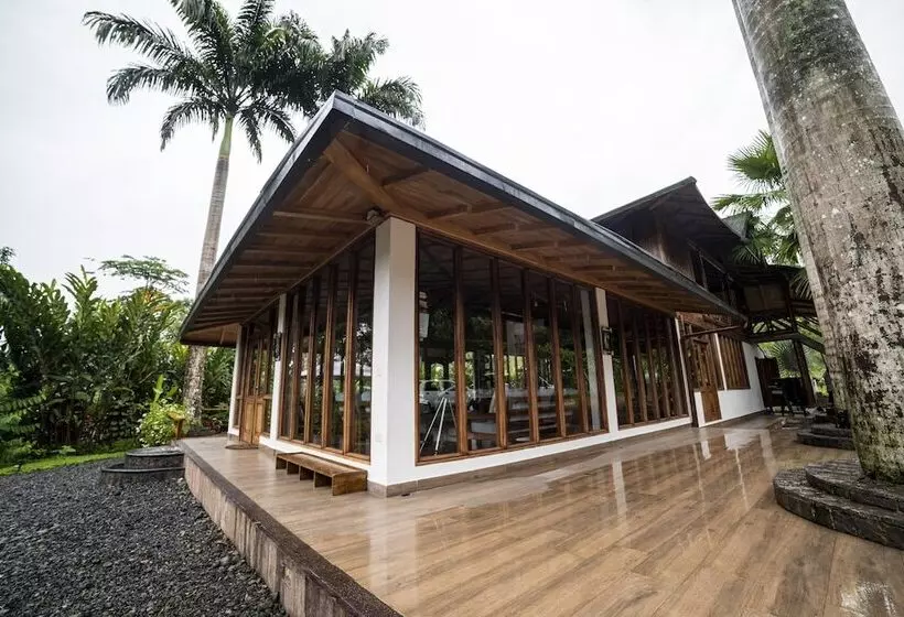 ホテル The River House   Upscale Lodge