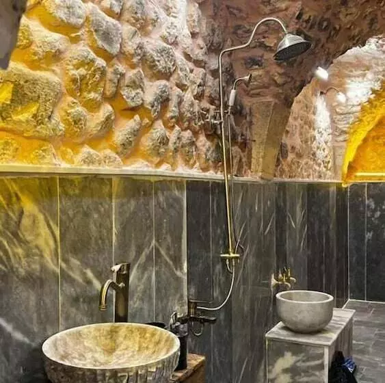 Karagül Otel
