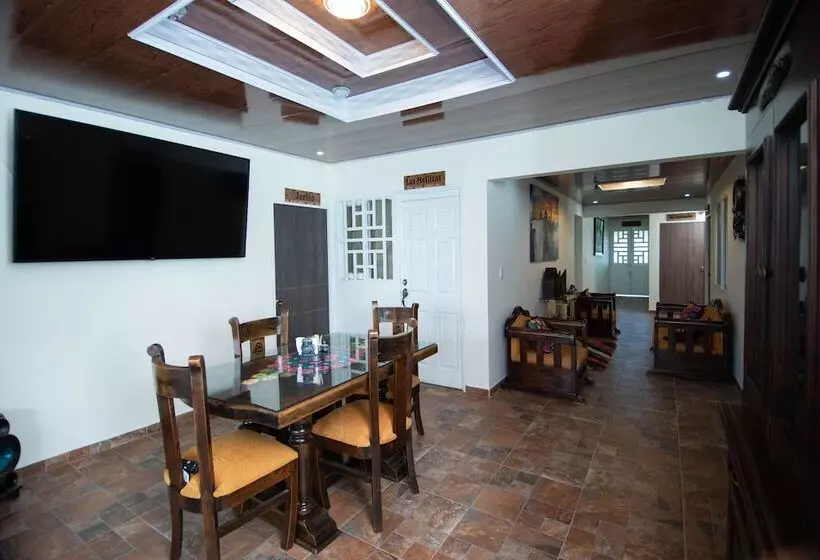 Manantial Hostal