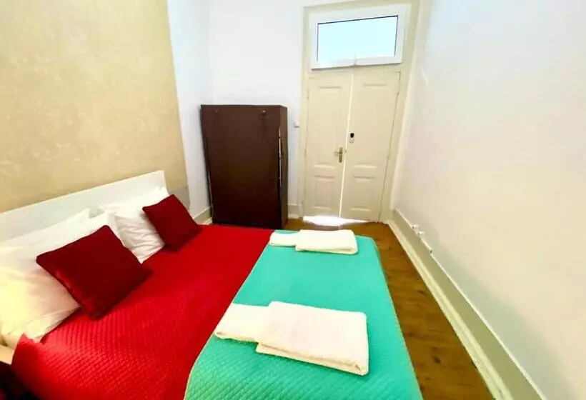 پانسیون Modern Chiado 6   Standard Double Room With No Window And Shared Bathroom