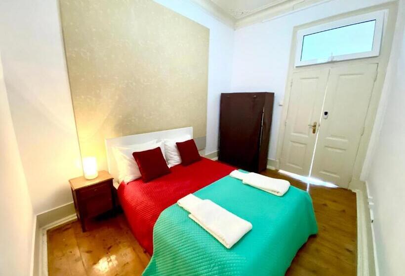 پانسیون Modern Chiado 6   Standard Double Room With No Window And Shared Bathroom