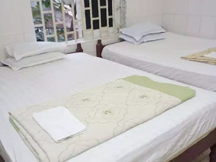 Spot On 1188 Motel Hoa Cam