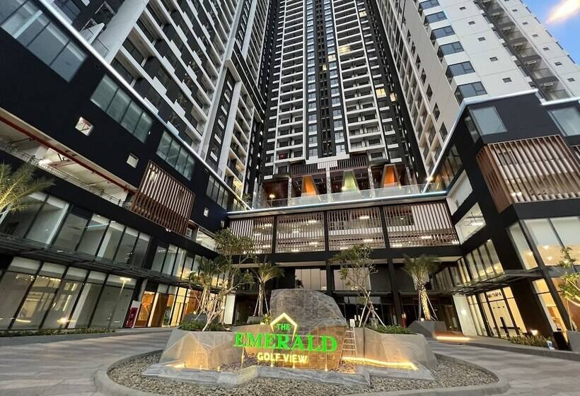 The Emerald Golf View