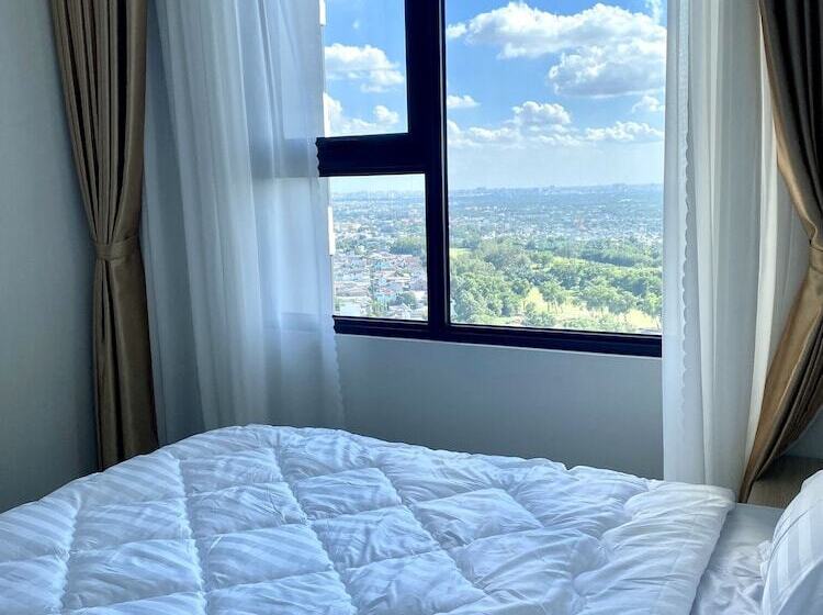 The Emerald Golf View