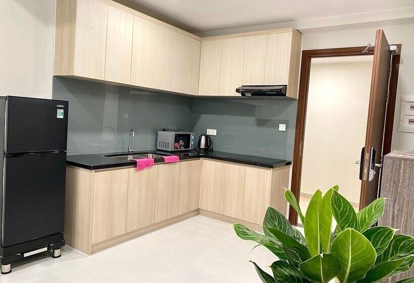 The Emerald Golf View