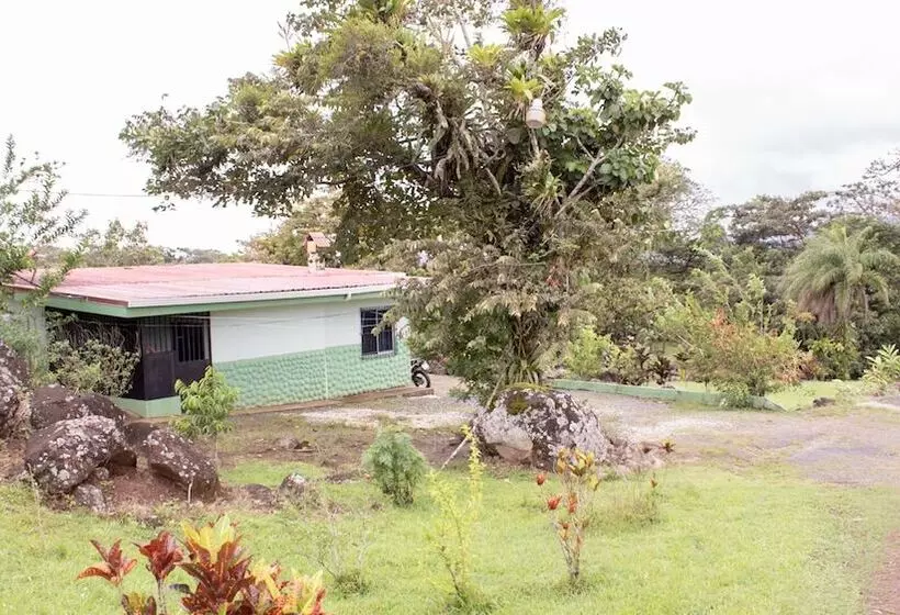 Aamiaismajoitus (B&B) Miravalles Volcano House