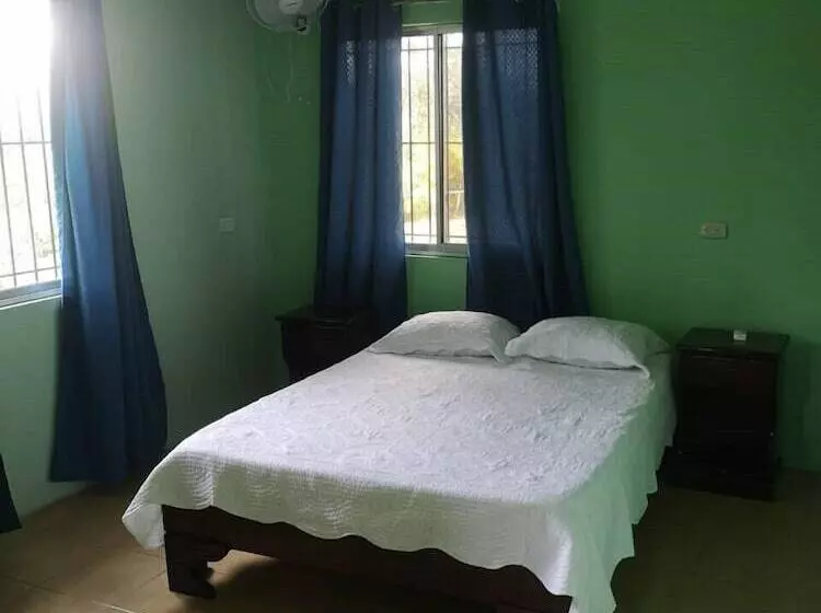 Aamiaismajoitus (B&B) Miravalles Volcano House