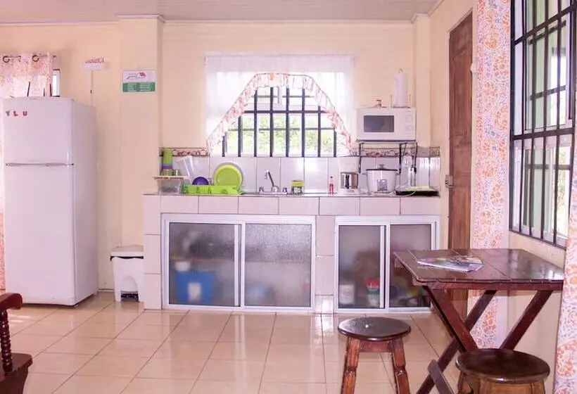 Aamiaismajoitus (B&B) Miravalles Volcano House