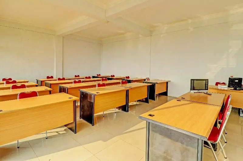 Capital O 91466 Hotel Neu Backpacker Tf Syariah