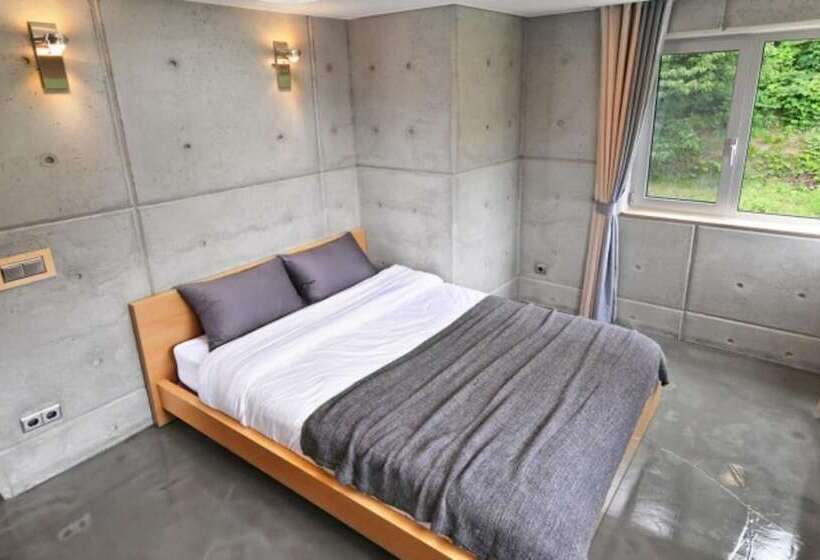 Gangneung Le Chatree Pension