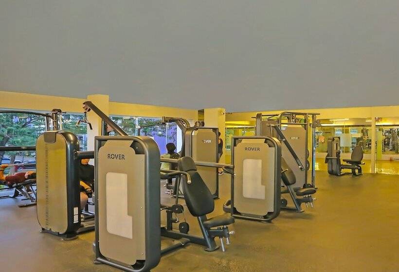 فندق Capital O 92306 Barata Inn