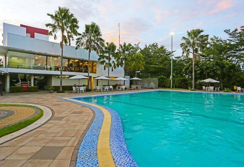 فندق Capital O 92306 Barata Inn