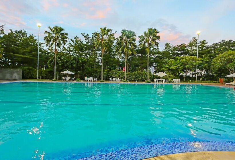 فندق Capital O 92306 Barata Inn