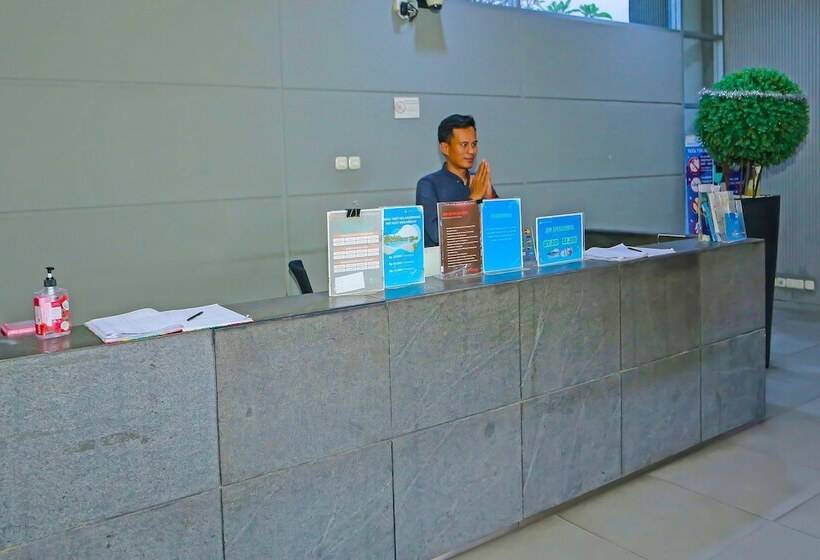 فندق Capital O 92306 Barata Inn