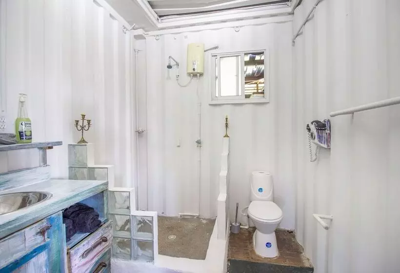 Hotelli Container & Hobbit Glamping