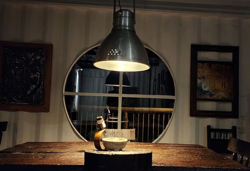 Hotel Container & Hobbit Glamping