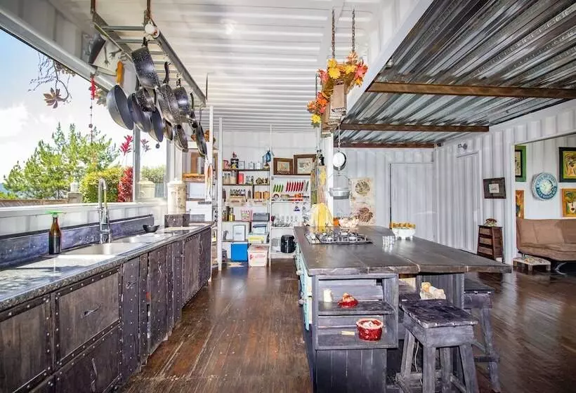 Hotelli Container & Hobbit Glamping