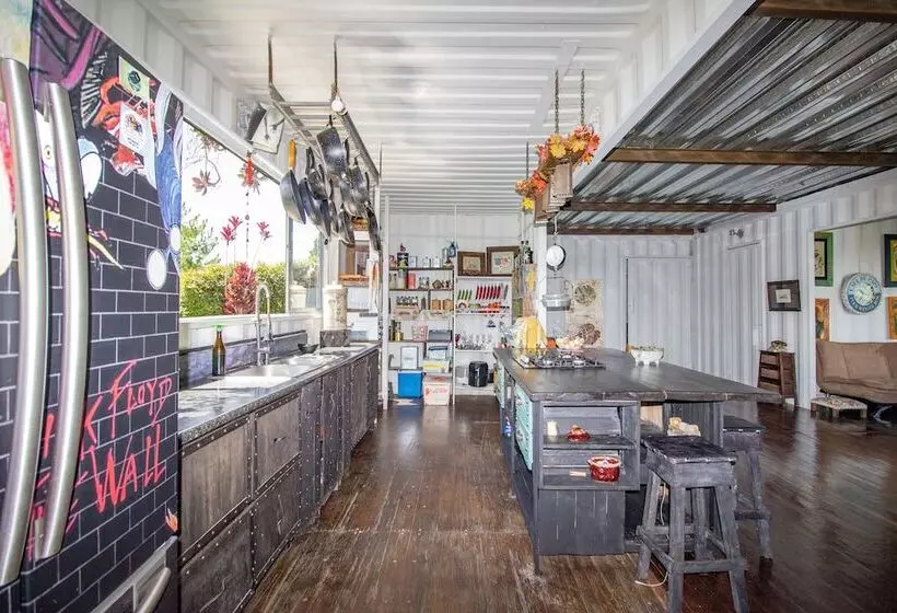 Hotelli Container & Hobbit Glamping