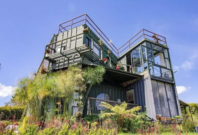 Hotelli Container & Hobbit Glamping