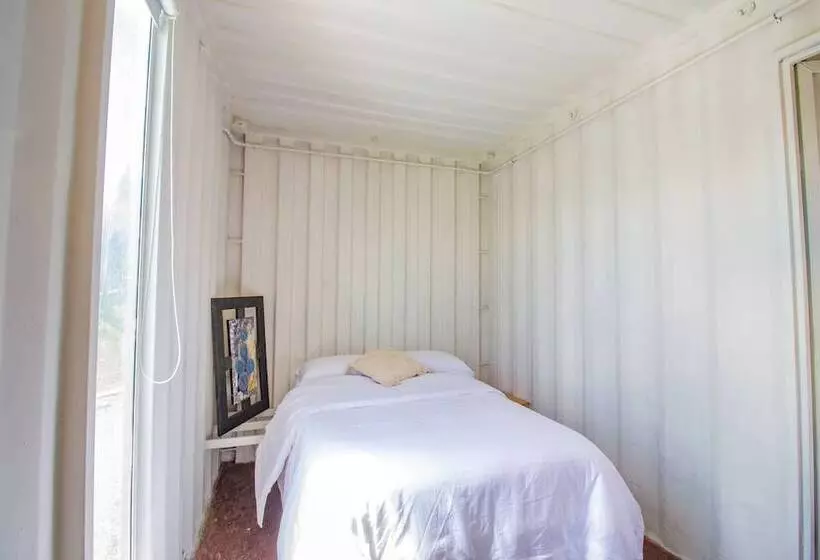 Hotelli Container & Hobbit Glamping