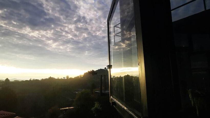 Hotel Container & Hobbit Glamping