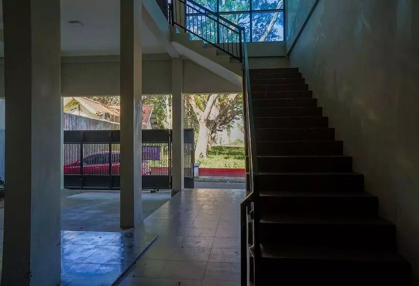 Hotelli Hkp Homestay Syariah By Oyo