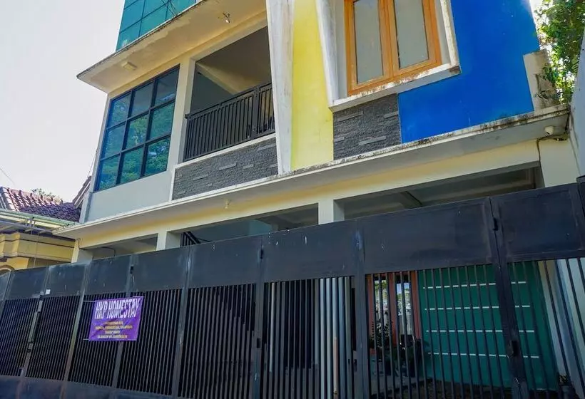 Hotelli Hkp Homestay Syariah By Oyo