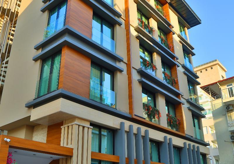 Отель In The Middle