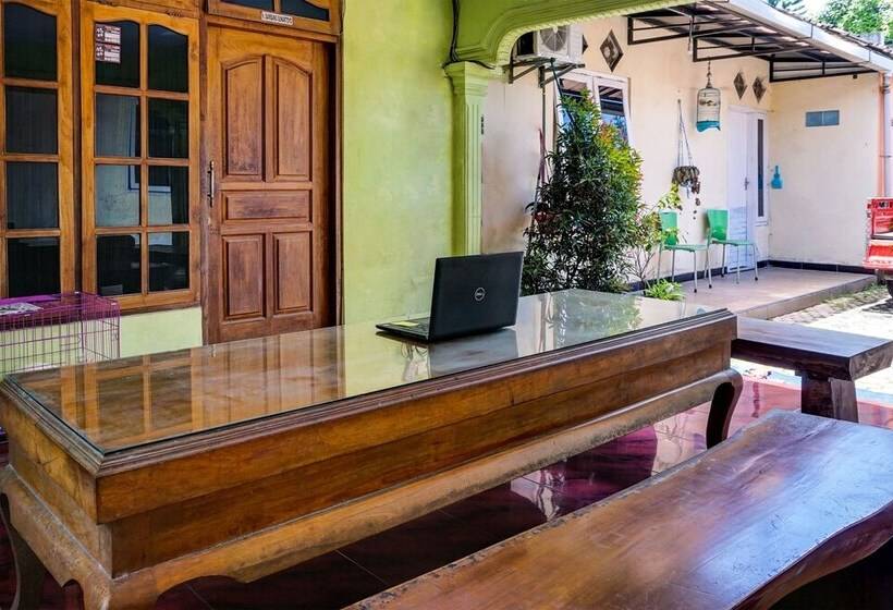 Отель Kost Maluku 36 Family Residence By Oyo