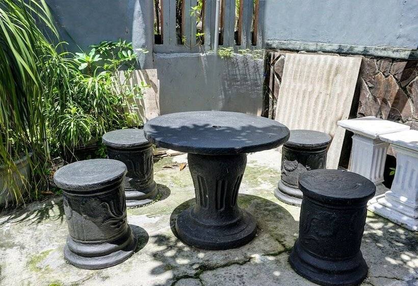 Отель Kost Maluku 36 Family Residence By Oyo