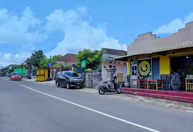 Hotelli Kost Maluku 36 Family Residence By Oyo