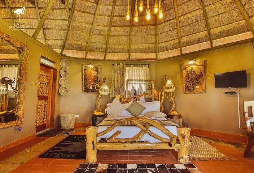 هتل Lake Munyanyange Caves Lodge