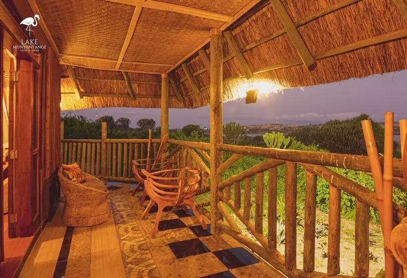 هتل Lake Munyanyange Caves Lodge