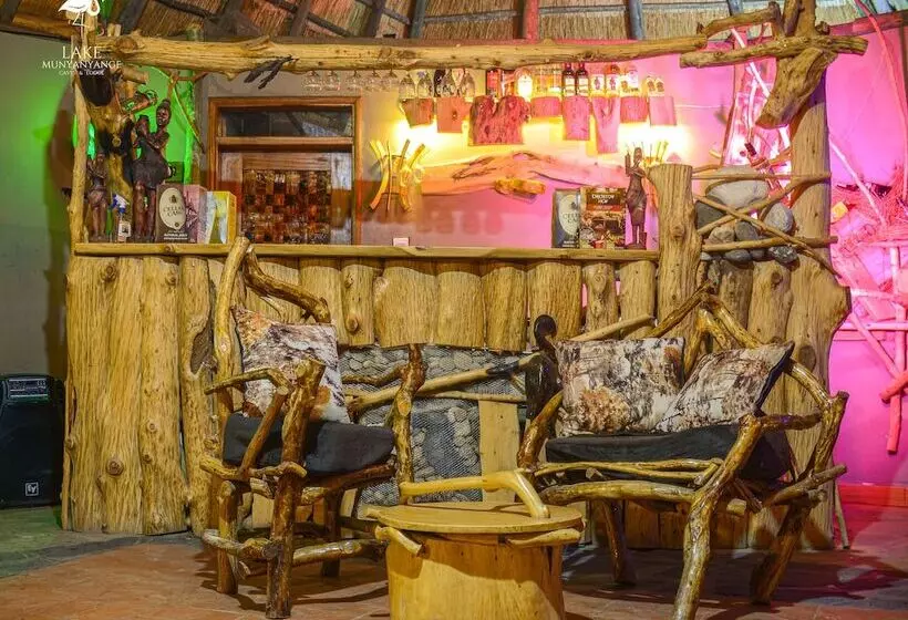 هتل Lake Munyanyange Caves Lodge