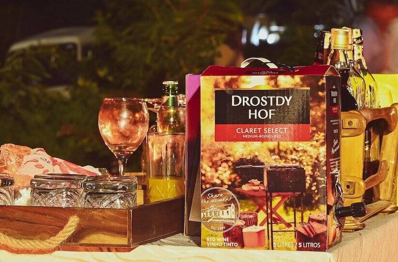 هتل Lake Munyanyange Caves Lodge