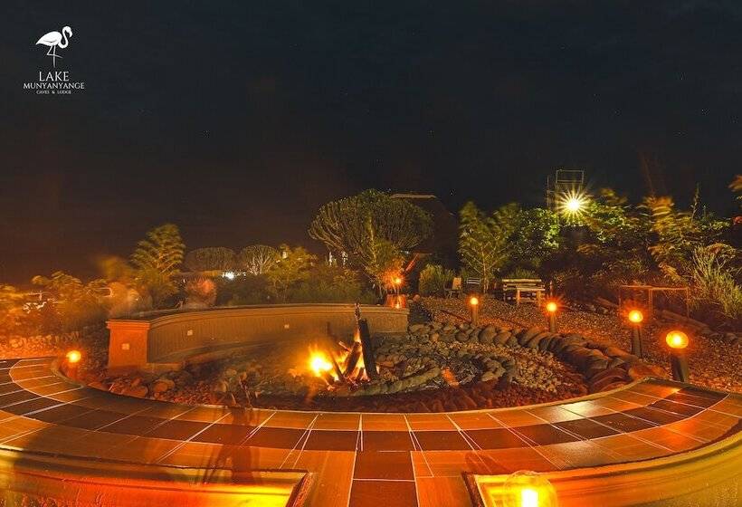 هتل Lake Munyanyange Caves Lodge
